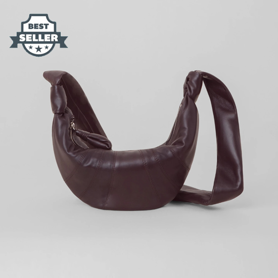 21FW 르메르 크로와상 범백 스몰, 소프트 나파 가죽 - 다크 초콜릿 (Made in Spain) Lemaire SMALL CROISSANT BAG